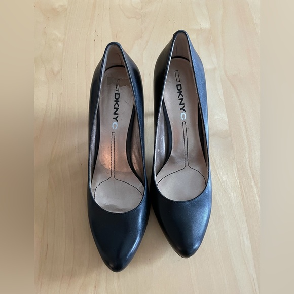 DKNYC black size 7.5 pump.  Career style heel, 2-3/4” heel - Picture 3 of 9